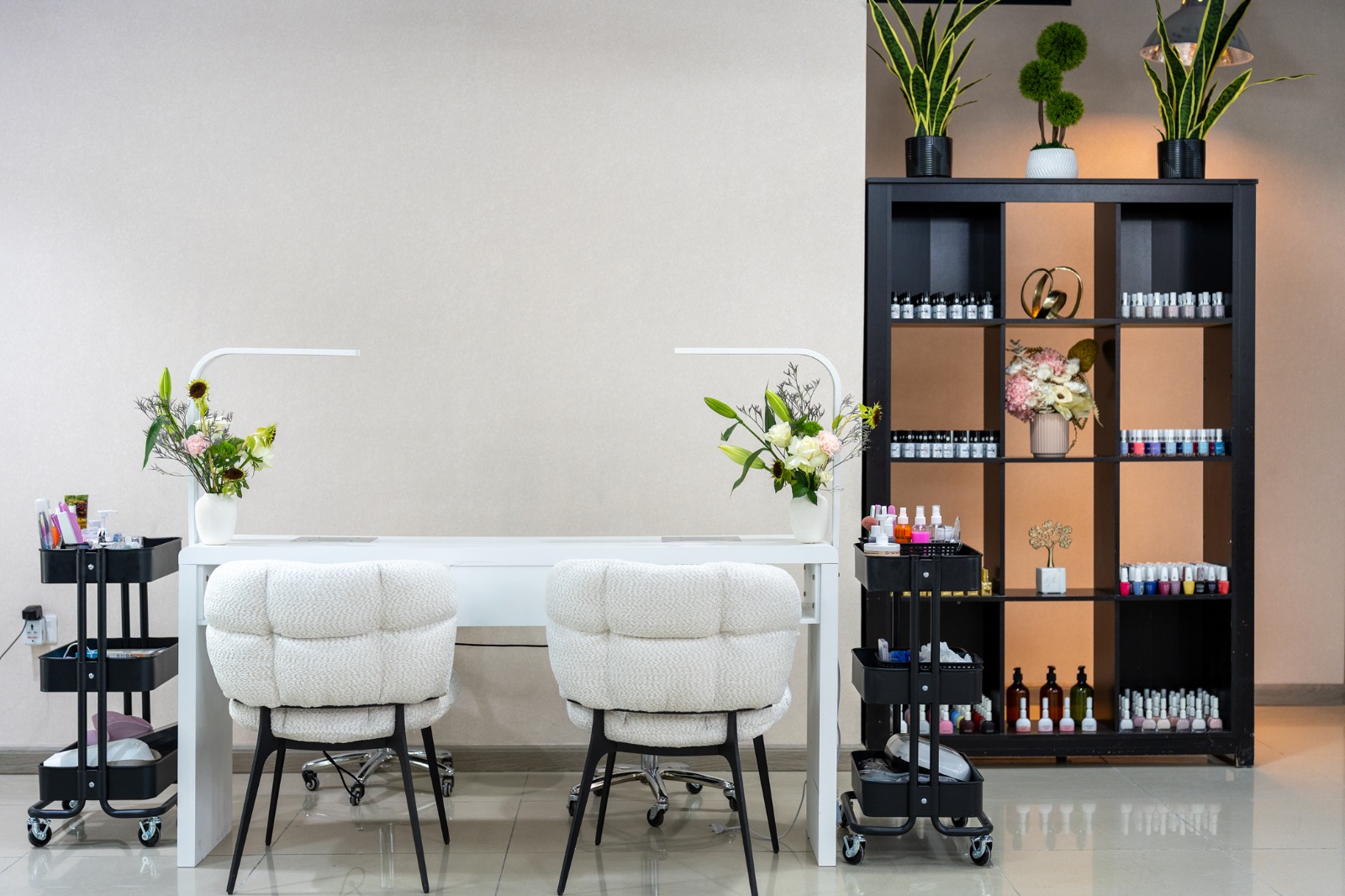 LACE nail station
